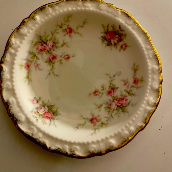 Victoriana Rose collectible plates - Picture 4 of 4